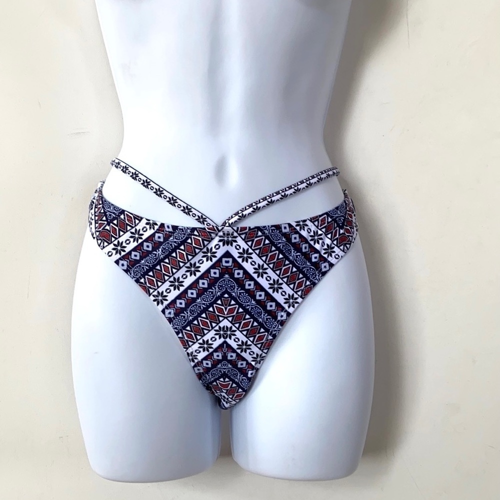 Cupshe tribal print bikini Bottoms only, Sz M, NWT